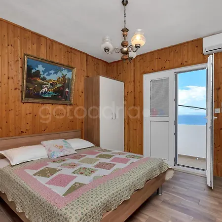Apartment Near The In Drasnice Ii Sreser