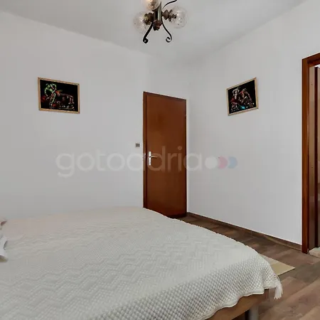 Apartment Near The In Drasnice Ii