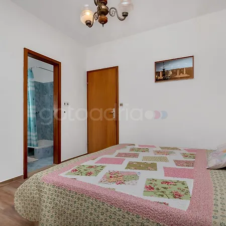 Apartment Near The In Drasnice Ii