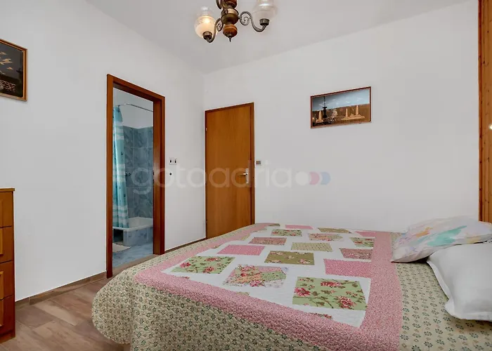 아파트 Near The In Drasnice Ii